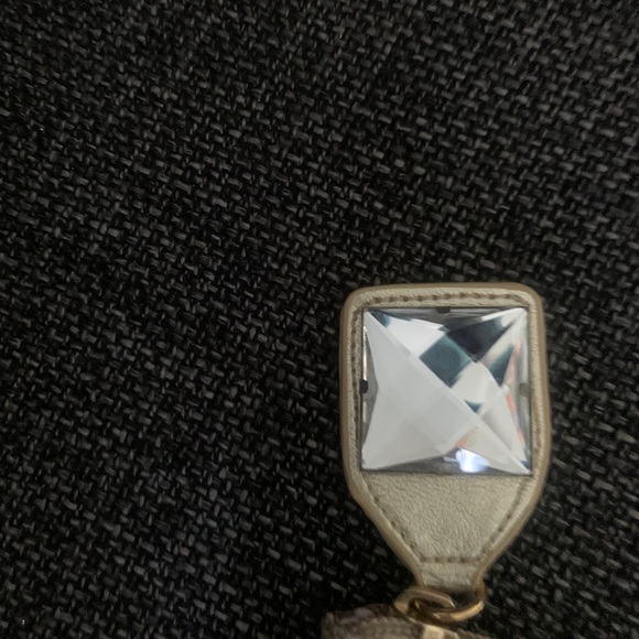 Clutch - Picture 2 of 5